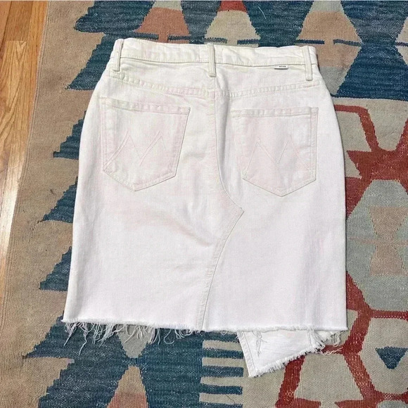 MOTHER the tomcat slide mini fray denim skirt in Dyed Natural Off White - Picture 6 of 13
